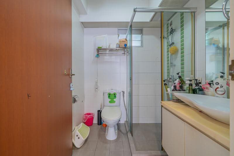 452 Yishun Ring Road, 452 Yishun Ring Road, Sembawang / Yishun, 3 Bedrooms, 990 sqft, HDB Flat For Sale, by RENE LIM, 500260861 - Common Bathroom - PropertyGuru.com.sg