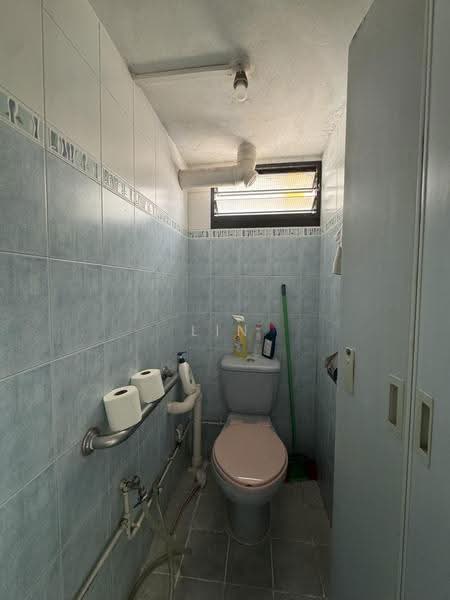 195 Kim Keat Avenue, 195 Kim Keat Avenue, Balestier / Toa Payoh, 2 Bedrooms, 710 sqft, HDB Flat For Sale, by Lin weiting, 500260867 - Bathroom - PropertyGuru.com.sg