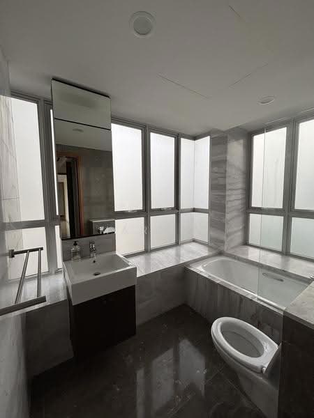 The Parc Condominium, 15 West Coast Walk, Buona Vista / West Coast / Clementi New Town, 4 Bedrooms, 1,507 sqft, Condominium For Rent, by Marcus Lim, 500260874 - Master Bathroom - PropertyGuru.com.sg