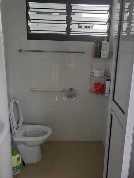 140 Yishun Ring Road, 140 Yishun Ring Road, Sembawang / Yishun, 2 Bedrooms, 731 sqft, HDB Flat For Rent, by Luo Jie, 500260893 - Bathroom - PropertyGuru.com.sg