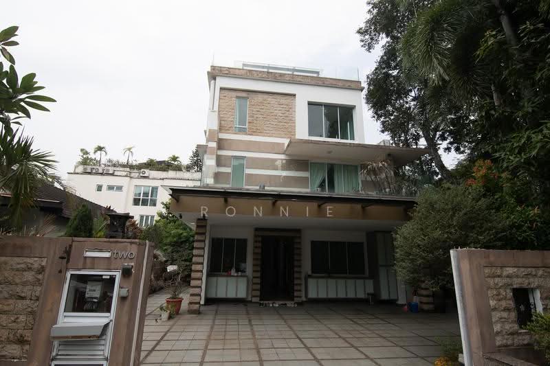 Gerald Mugliston Estate, 2 Jalan Kechubong, Seletar / Yio Chu Kang, 7 Bedrooms, 6,000 sqft, Detached House For Sale, by Ronnie Lee, 500260896 - Wide Frontage - PropertyGuru.com.sg