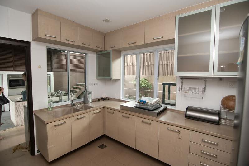 Gerald Mugliston Estate, 2 Jalan Kechubong, Seletar / Yio Chu Kang, 7 Bedrooms, 6,000 sqft, Detached House For Sale, by Ronnie Lee, 500260896 - Kitchen - PropertyGuru.com.sg