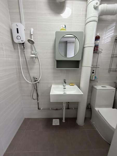 814 Jurong West Street 81, 814 Jurong West Street 81, Boon Lay / Jurong / Tuas, Room Rental, 150 sqft, HDB Flat For Rent, by Roy Yeo, 500260900 - Bathroom - PropertyGuru.com.sg