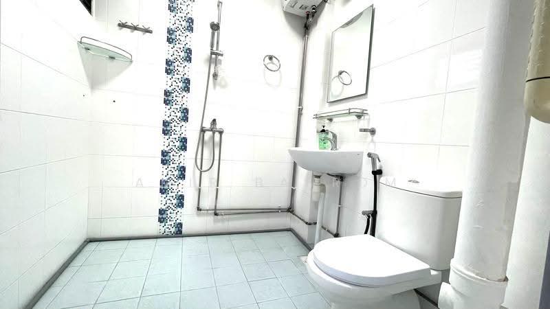 101 Bedok Reservoir Road, 101 Bedok Reservoir Road, Bedok / Upper East Coast, 3 Bedrooms, 1,302 sqft, HDB Flat For Sale, by Amir Bahrom, 500260908 - Bathroom - PropertyGuru.com.sg