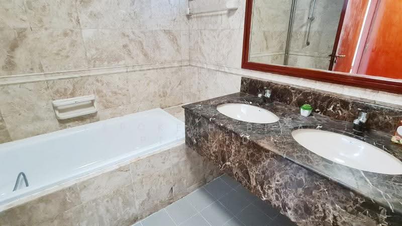 Parc Oasis, 49 Jurong East Avenue 1, Boon Lay / Jurong / Tuas, Room Rental, 100 sqft, Condominium For Rent, by Bespoke Habitat Pte Ltd, 500260916 - 10-06 MBR6 Bathroom - PropertyGuru.com.sg