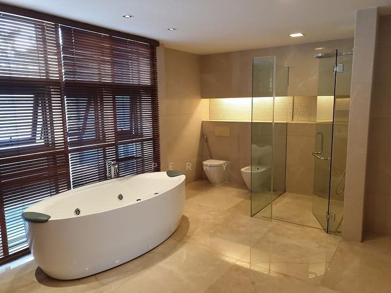 Prestigious Waterfront Bungalow with Yacht Berth in Sentosa Cove, Ocean Drive, Paradise Island, Coral Island, Harbourfront / Telok Blangah, 5 Bedrooms, 11,200 sqft, Bungalow House For Sale, by Perry Siow, 500260948 - Bathroom - PropertyGuru.com.sg