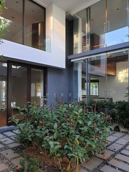 Prestigious Waterfront Bungalow with Yacht Berth in Sentosa Cove, Ocean Drive, Paradise Island, Coral Island, Harbourfront / Telok Blangah, 5 Bedrooms, 11,200 sqft, Bungalow House For Sale, by Perry Siow, 500260948 - Exterior - PropertyGuru.com.sg