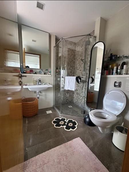 Waterford Residence, 21 Kim Yam Road, Orchard / River Valley, 3 Bedrooms, 1,399 sqft, Condominium For Sale, by Vanz Han, 500260989 - Bathroom - PropertyGuru.com.sg