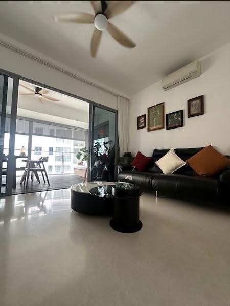 Waterford Residence, 21 Kim Yam Road, Orchard / River Valley, 3 Bedrooms, 1,399 sqft, Condominium For Sale, by Vanz Han, 500260989 - Living Room - PropertyGuru.com.sg