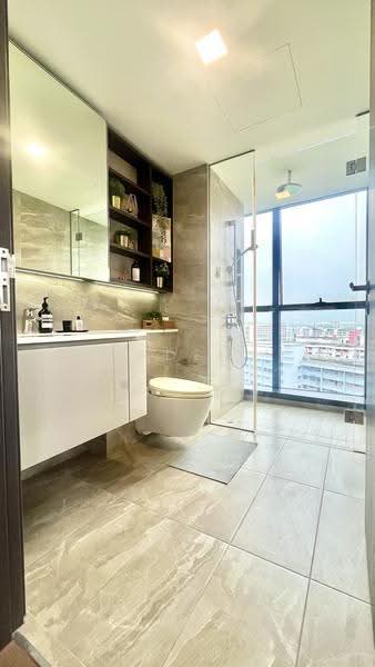 Lake Grande, 10 Jurong Lake Link, Boon Lay / Jurong / Tuas, 2 Bedrooms, 818 sqft, Condominium For Sale, by Adel Goh 吴慧芬, 500261008 - Master bathroom - PropertyGuru.com.sg