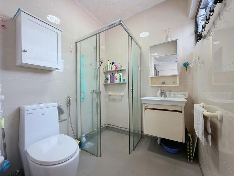 467 Jurong West Street 41, 467 Jurong West Street 41, Boon Lay / Jurong / Tuas, 3 Bedrooms, 1,302 sqft, HDB Flat For Sale, by Lynn Lim, 500261015 - Bathroom - PropertyGuru.com.sg