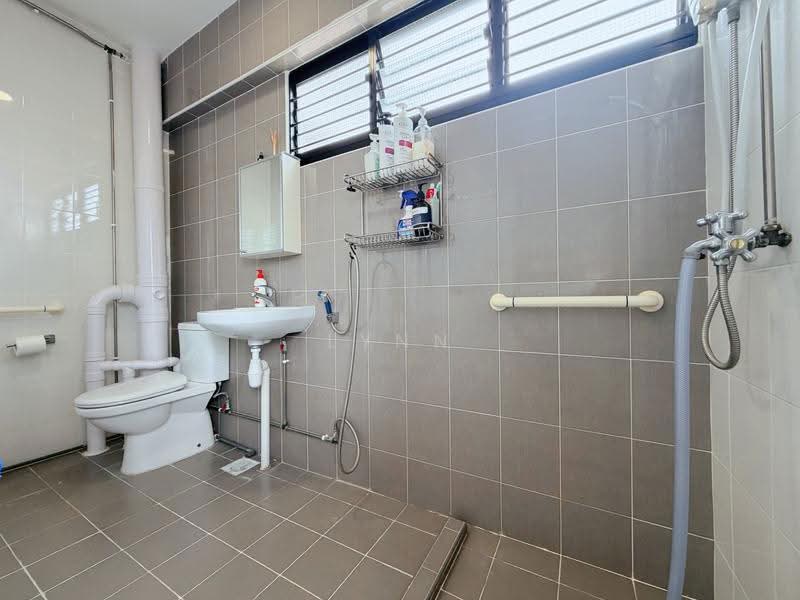 467 Jurong West Street 41, 467 Jurong West Street 41, Boon Lay / Jurong / Tuas, 3 Bedrooms, 1,302 sqft, HDB Flat For Sale, by Lynn Lim, 500261015 - Bathroom - PropertyGuru.com.sg