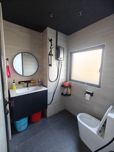 Tradehub 21, 18 Boon Lay Way, Boon Lay / Jurong / Tuas, 1,453 sqft, Light Industrial (B1) For Rent, by Winchester Lin, 500261065 - Bathroom - CommercialGuru.com.sg