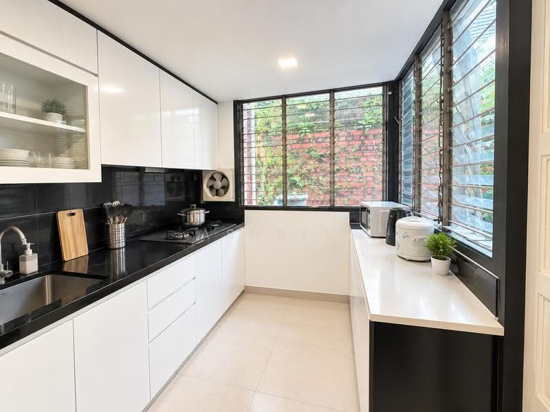 Sembawang Hills Estate, 40 Nemesu Avenue, Ang Mo Kio / Bishan / Thomson, 3 Bedrooms, 1,986 sqft, Terraced House For Sale, by Ashbel Choo, 500261095 - Kitchen - PropertyGuru.com.sg