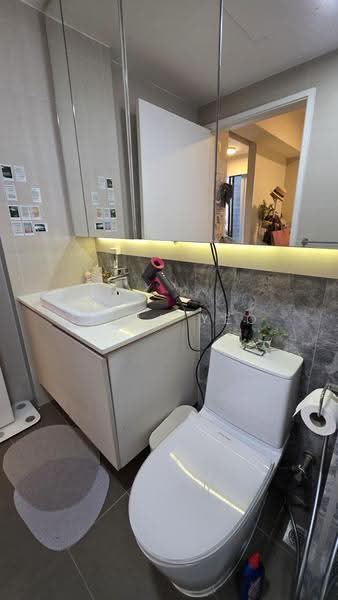 The Luxurie, 21 Compassvale Road, Hougang / Punggol / Sengkang, 1 Bedroom, 452 sqft, Condominium For Sale, by Julia Yeo 杨舒慧, 500261103 - Bathroom - PropertyGuru.com.sg