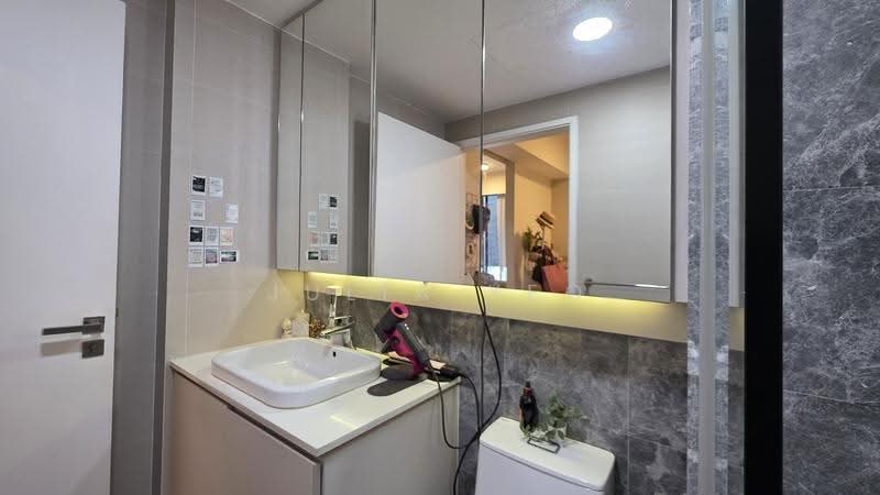 The Luxurie, 21 Compassvale Road, Hougang / Punggol / Sengkang, 1 Bedroom, 452 sqft, Condominium For Sale, by Julia Yeo 杨舒慧, 500261103 - Bathroom - PropertyGuru.com.sg