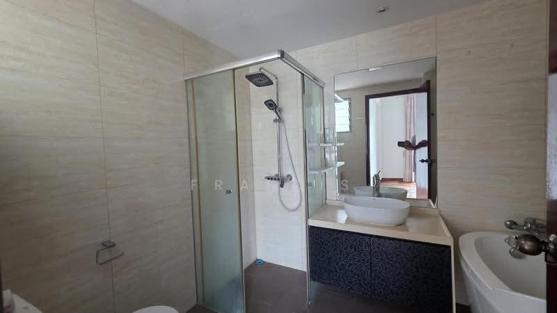 The Sunnydale, 23 Serangoon Avenue 3, Hougang / Punggol / Sengkang, 3 Bedrooms, 1,507 sqft, Condominium For Sale, by Francis Sim, 500261112 - Bathroom - PropertyGuru.com.sg