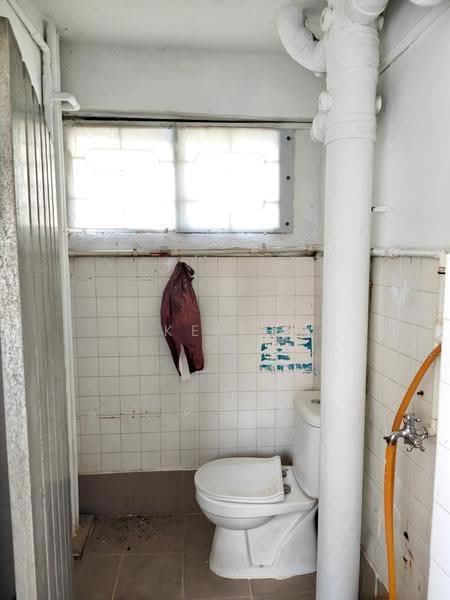 103 yishun ring road, 103 Yishun Ring Road, Sembawang / Yishun, 700 sqft, Shop / Shophouse For Rent, by Keith Tan, 500261135 - Bathroom - CommercialGuru.com.sg