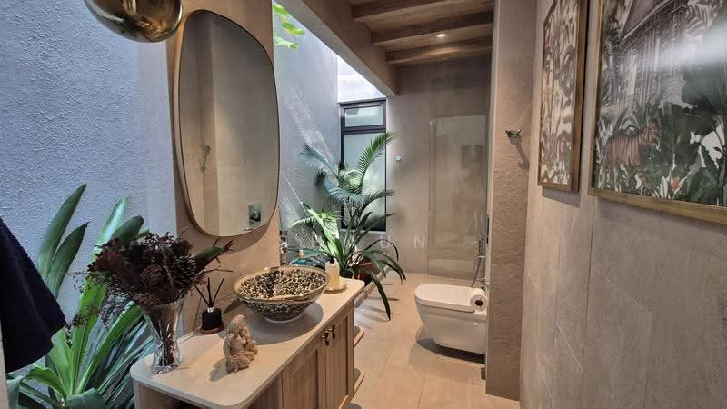 Sime Road, Sime Road, Newton / Novena, 5 Bedrooms, 5,311 sqft, Semi-Detached House For Sale, by Shaun Dhillon, 500261154 - Bathroom - PropertyGuru.com.sg