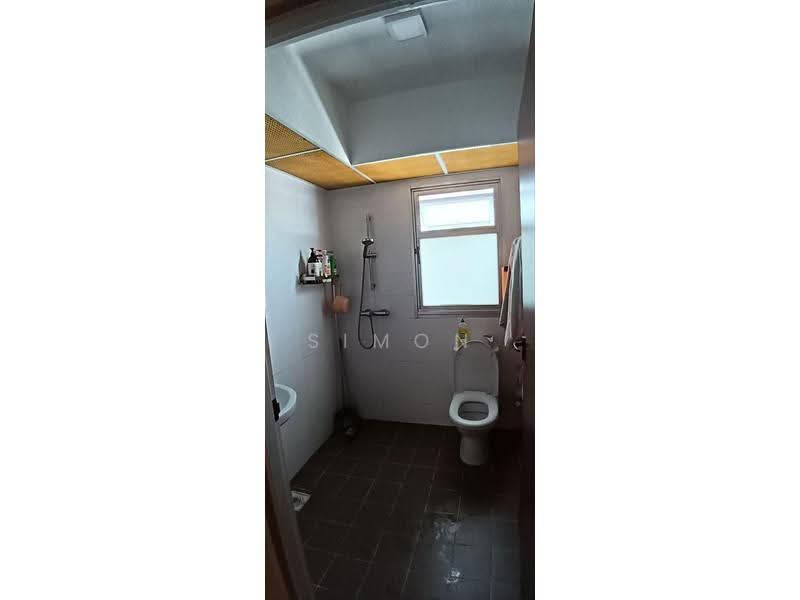 441C Bukit Batok West Avenue 8, 441C Bukit Batok West Avenue 8, Dairy Farm / Bukit Panjang / Choa Chu Kang, 2 Bedrooms, 721 sqft, HDB Flat For Sale, by Simon Por, 500261176 - Bathroom - PropertyGuru.com.sg