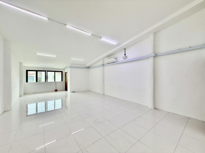Shophouse Space @ Upper Thomson | Near MRT | Rarely Available | Great Catchment, Mandai / Upper Thomson, 1,600 sqft, Shop / Shophouse For Rent, by Sean Pang, 500261202 - Interior - CommercialGuru.com.sg