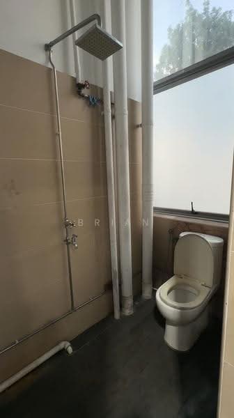 Wcega Plaza, 1 Bukit Batok Crescent, Dairy Farm / Bukit Panjang / Choa Chu Kang, 2,562 sqft, Light Industrial (B1) For Rent, by Brian Qing, 500261255 - Bathroom - CommercialGuru.com.sg