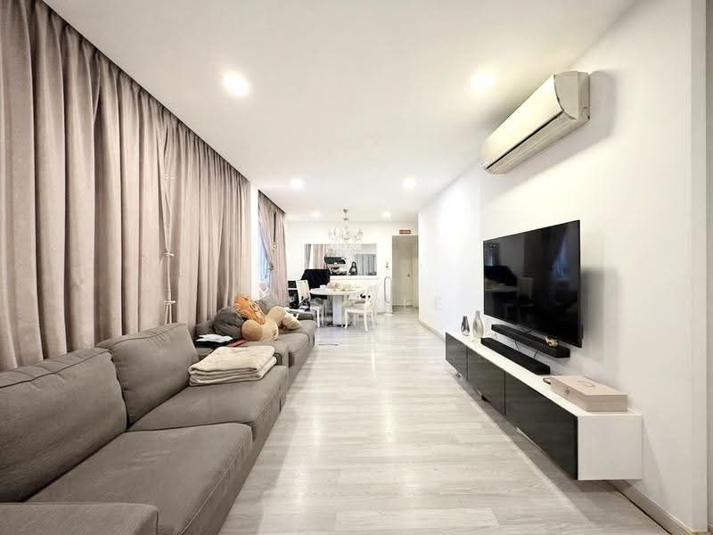 209 Bishan Street 23, 209 Bishan Street 23, Ang Mo Kio / Bishan / Thomson, 3 Bedrooms, 1,227 sqft, HDB Flat For Rent, by Desiree Leung, 500261276 - Living Room - PropertyGuru.com.sg