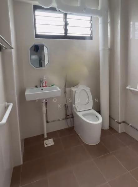 909 Jurong West Street 91, 909 Jurong West Street 91, Boon Lay / Jurong / Tuas, Room Rental, 140 sqft, HDB Flat For Rent, by Foo Suan Kin (Liffred), 500261281 - Bathroom - PropertyGuru.com.sg