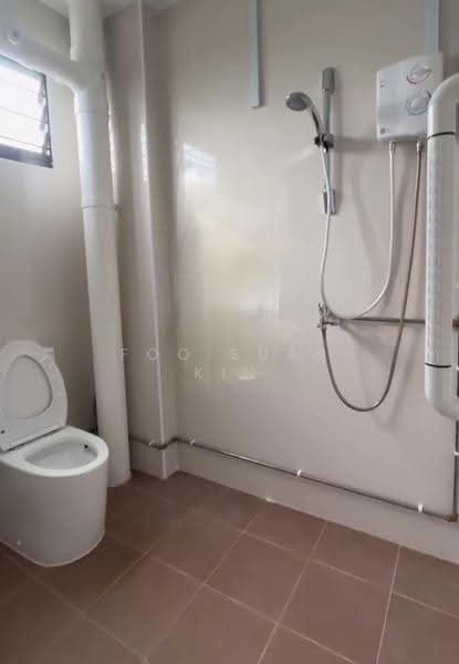 909 Jurong West Street 91, 909 Jurong West Street 91, Boon Lay / Jurong / Tuas, Room Rental, 140 sqft, HDB Flat For Rent, by Foo Suan Kin (Liffred), 500261281 - Bathroom - PropertyGuru.com.sg