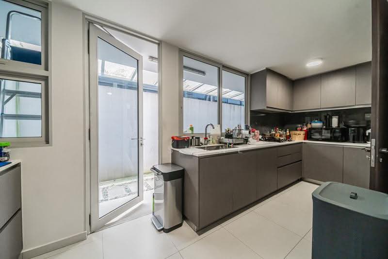 Haus@Serangoon Garden, 19 Serangoon Garden Way, Hougang / Punggol / Sengkang, 5 Bedrooms, 3,918 sqft, Terraced House For Sale, by Jasmine Lau, 500261366 - Actual modern day kitchen - PropertyGuru.com.sg
