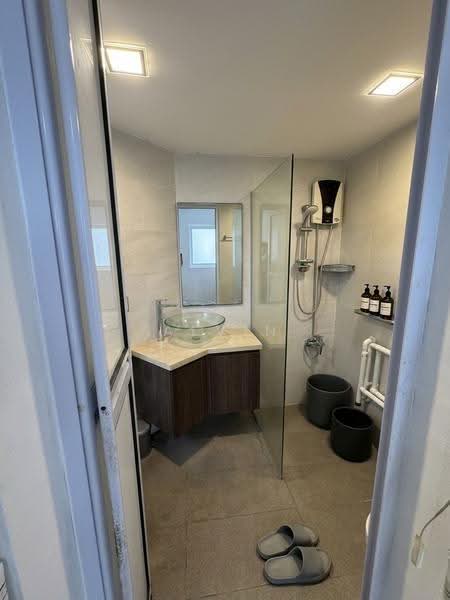 Ivory Heights, 124 Jurong East Street 13, Boon Lay / Jurong / Tuas, 3 Bedrooms, 1,701 sqft, Condominium For Sale, by Alvin Chua, 500261384 - Master Bathroom - PropertyGuru.com.sg