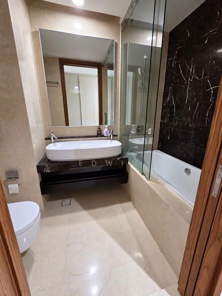 Volari, 12 Balmoral Road, Tanglin / Holland / Bukit Timah, 2 Bedrooms, 1,324 sqft, Condominium For Rent, by Edwin, 500261389 - Master Bathroom - PropertyGuru.com.sg