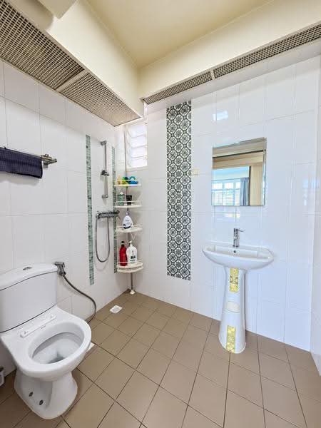 342C Yishun Ring Road, 342C Yishun Ring Road, Sembawang / Yishun, 3 Bedrooms, 1,001 sqft, HDB Flat For Sale, by Stevenson Ho, 500261409 - Bathroom - PropertyGuru.com.sg