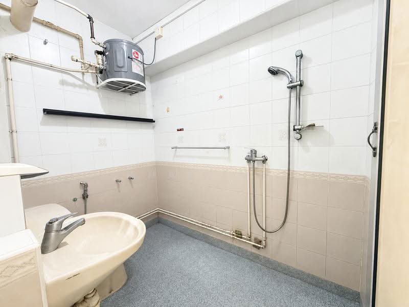 736 Pasir Ris Drive 10, 736 Pasir Ris Drive 10, Pasir Ris / Tampines, Room Rental, 149 sqft, HDB Flat For Rent, by Sharlene Teo, 500261410 - Bathroom - PropertyGuru.com.sg