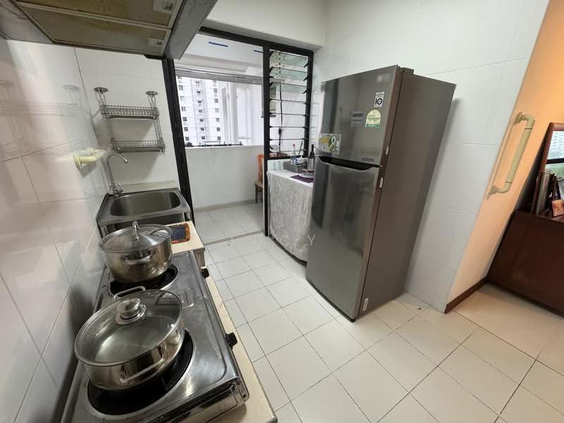 63 Greentops @ Sims Place, 63 Sims Place, Eunos / Geylang / Paya Lebar, 2 Bedrooms, 732 sqft, HDB Flat For Sale, by Lucy Tan Loo Sie, 500261425 - Kitchen - PropertyGuru.com.sg