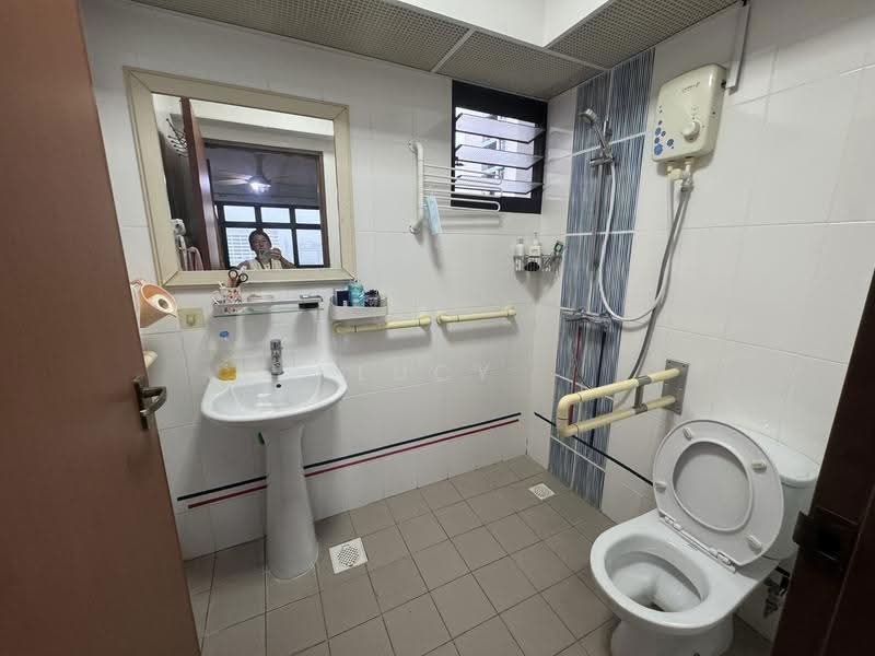 63 Greentops @ Sims Place, 63 Sims Place, Eunos / Geylang / Paya Lebar, 2 Bedrooms, 732 sqft, HDB Flat For Sale, by Lucy Tan Loo Sie, 500261425 - Bathroom - PropertyGuru.com.sg