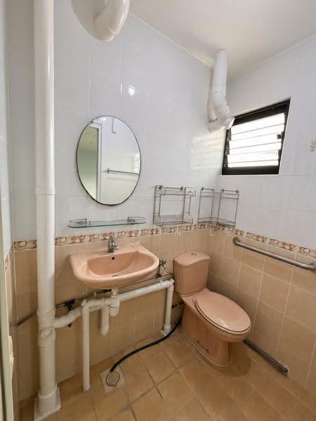 611 Ang Mo Kio Avenue 5, 611 Ang Mo Kio Avenue 5, Ang Mo Kio / Bishan / Thomson, 3 Bedrooms, 980 sqft, HDB Flat For Sale, by Brandon Lee, 500261430 - Bathroom - PropertyGuru.com.sg