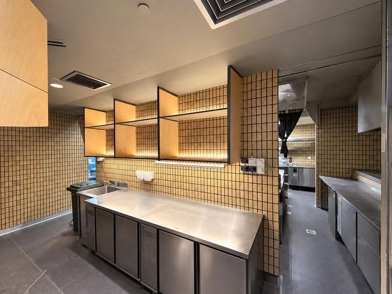 Prime L1 F&B Space with Excellent Frontage @ Orchard Road | Rarely available, Orchard / River Valley, 2,379 sqft, Food & Beverage For Rent, by Sean Pang, 500261435 - Kitchen - CommercialGuru.com.sg