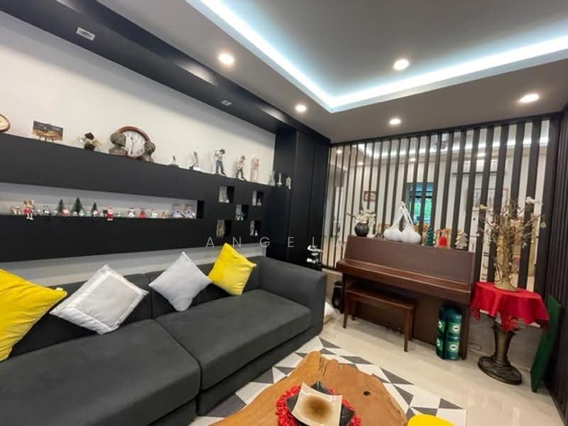 Hume Park I, 5 Hume Avenue, Clementi Park / Upper Bukit Timah, 3 Bedrooms, 1,496 sqft, Condominium For Sale, by Angela Tay, 500261450 - Living Room - PropertyGuru.com.sg