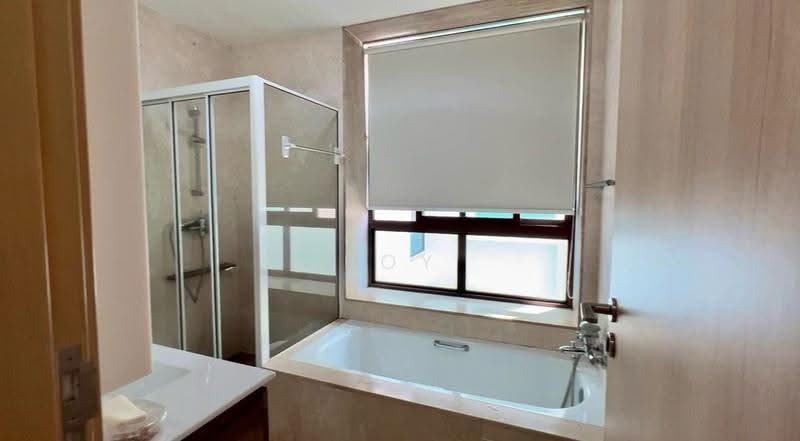 Varsity Park Condominium, 38 West Coast Road, Buona Vista / West Coast / Clementi New Town, 2 Bedrooms, 1,055 sqft, Condominium For Rent, by Roy Low, 500261461 - Bathroom - PropertyGuru.com.sg