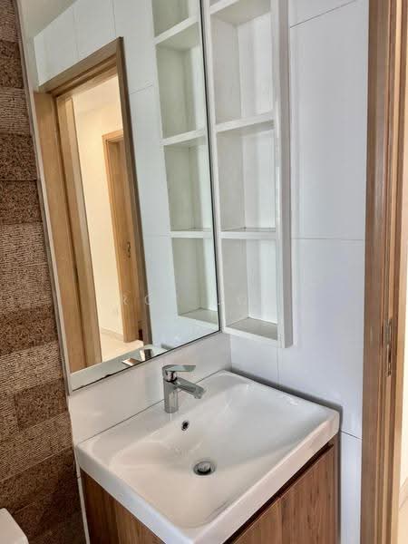 Varsity Park Condominium, 38 West Coast Road, Buona Vista / West Coast / Clementi New Town, 2 Bedrooms, 1,055 sqft, Condominium For Rent, by Roy Low, 500261461 - Bathroom - PropertyGuru.com.sg