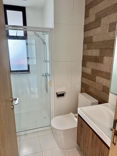 Varsity Park Condominium, 38 West Coast Road, Buona Vista / West Coast / Clementi New Town, 2 Bedrooms, 1,055 sqft, Condominium For Rent, by Roy Low, 500261461 - Bathroom - PropertyGuru.com.sg