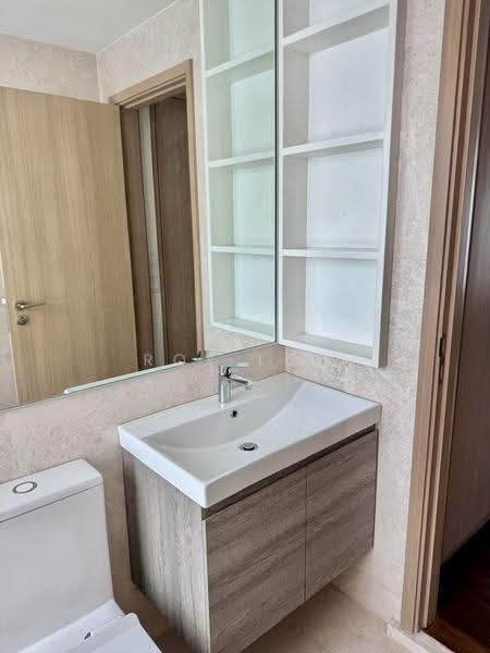 Varsity Park Condominium, 38 West Coast Road, Buona Vista / West Coast / Clementi New Town, 2 Bedrooms, 1,055 sqft, Condominium For Rent, by Roy Low, 500261461 - Bathroom - PropertyGuru.com.sg
