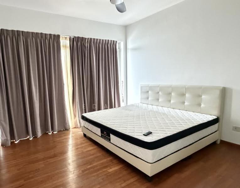 The Metropolitan Condominium, 8 Alexandra View, Alexandra / Commonwealth, 4 Bedrooms, 1,750 sqft, Condominium For Rent, by Edalene Lee, 500261487 - Bedroom - PropertyGuru.com.sg