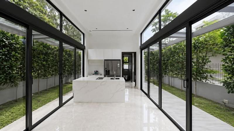 LANDED7772@Botanic garden freehold cluster detached with basement, Botanic, cluny park, 98777772, Tanglin / Holland / Bukit Timah, 5 Bedrooms, 6,308 sqft, Detached House For Sale, by Dominic Chua, 500261522 - Kitchen - PropertyGuru.com.sg