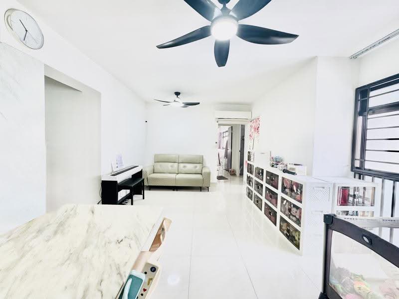 152 Lorong 2 Toa Payoh, 152 Lorong 2 Toa Payoh, Balestier / Toa Payoh, 3 Bedrooms, 926 sqft, HDB Flat For Sale, by Melody Liew, 500261540 - Living Room - PropertyGuru.com.sg