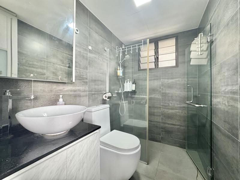 152 Lorong 2 Toa Payoh, 152 Lorong 2 Toa Payoh, Balestier / Toa Payoh, 3 Bedrooms, 926 sqft, HDB Flat For Sale, by Melody Liew, 500261540 - Bathroom - PropertyGuru.com.sg