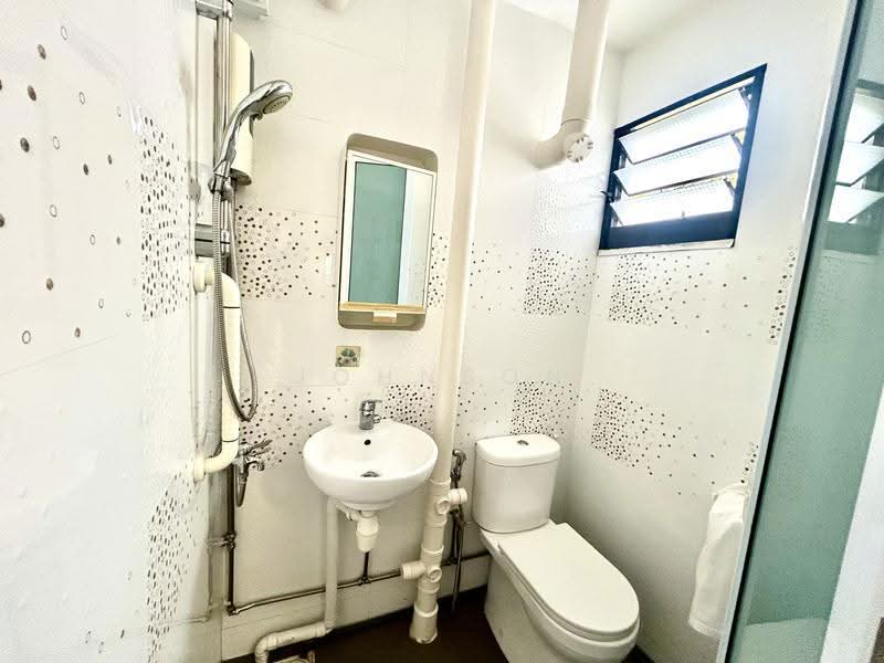 519 Bedok North Avenue 1, 519 Bedok North Avenue 1, Bedok / Upper East Coast, 2 Bedrooms, 721 sqft, HDB Flat For Sale, by Johnson Tay, 500261545 - Master Bedroom Bathroom - PropertyGuru.com.sg