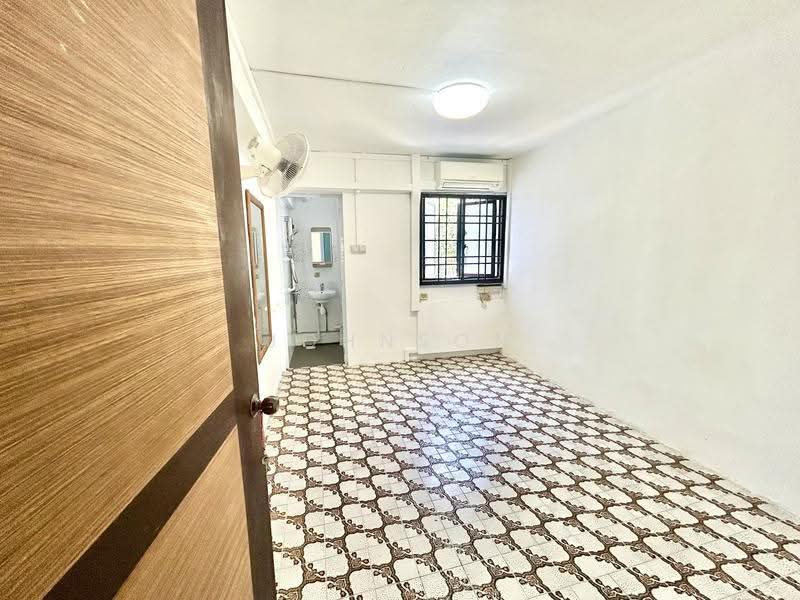 519 Bedok North Avenue 1, 519 Bedok North Avenue 1, Bedok / Upper East Coast, 2 Bedrooms, 721 sqft, HDB Flat For Sale, by Johnson Tay, 500261545 - Master bedroom with attached toilet - PropertyGuru.com.sg
