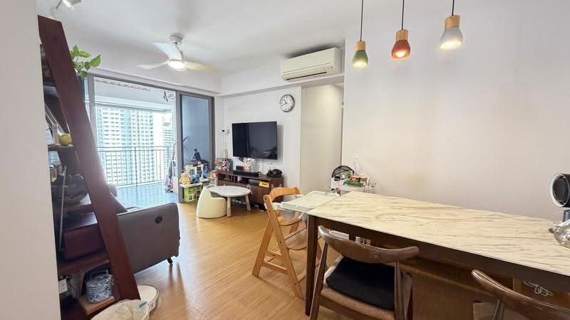 139B Lorong 1A Toa Payoh, 139B Lorong 1A Toa Payoh, Balestier / Toa Payoh, 3 Bedrooms, 980 sqft, HDB Flat For Sale, by James Yeo, 500261555 - Living Room - PropertyGuru.com.sg